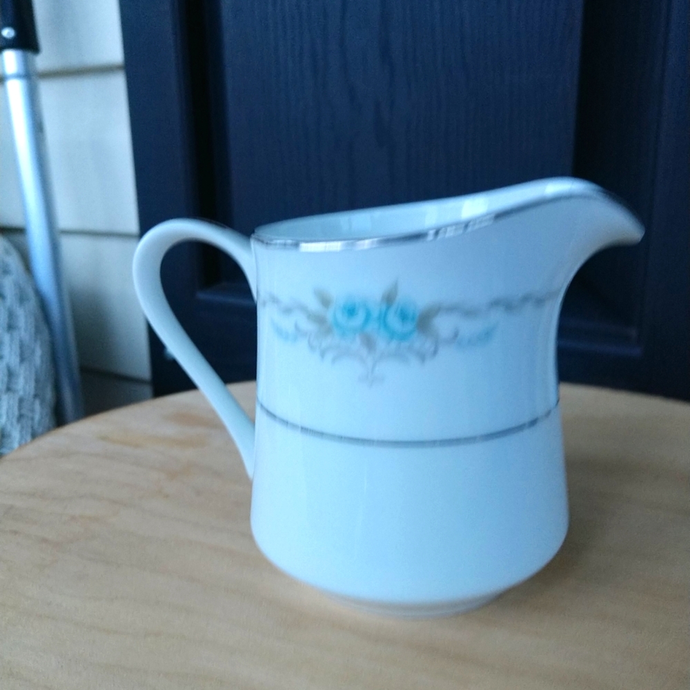 Style House Fine China Corsage Pattern Creamer Dish Vintage But New